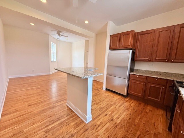 Foto del edificio - 2335 W Lake St