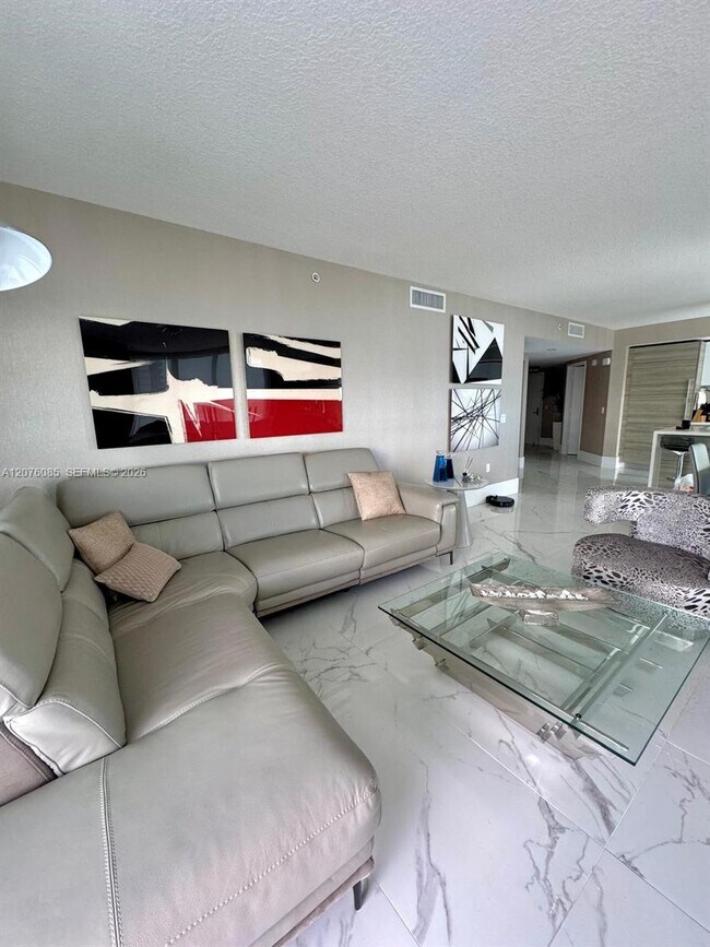 Foto del edificio - 330 Sunny Isles Blvd