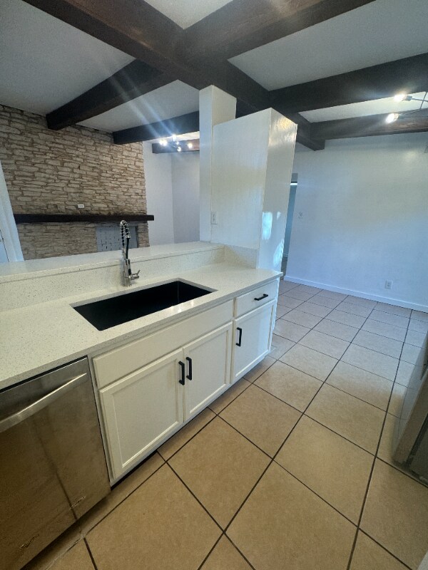 Foto del edificio - 5000 Cottonwood Cir