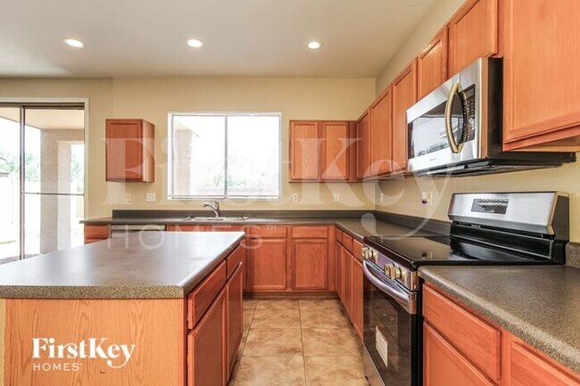 Foto del edificio - 16908 W Marshall Ln