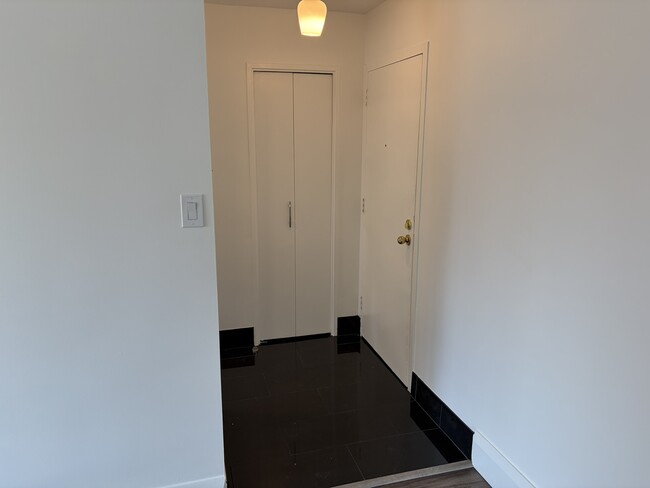 Photo du bâtiment - 1835 Bloor St