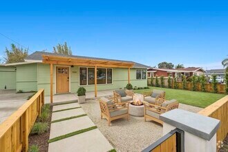 Building Photo - 1061 Buena Vista Way