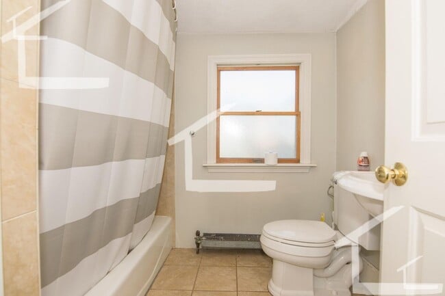 Building Photo - BRIGHTON 3.5 BED/2 BATH ON 2 FLOORS