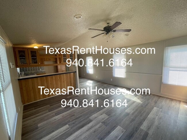 Building Photo - Bring the Pets - Fenced in Yard Included!!!! Discounted Rent Available too!!