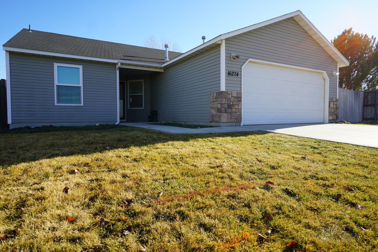 Foto principal - 16274 Silver Creek Ave