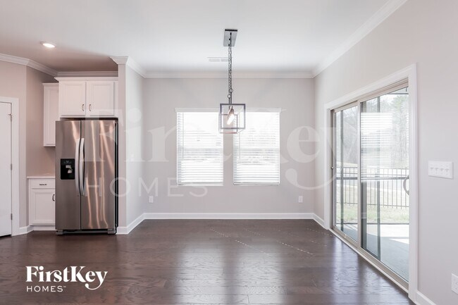 Building Photo - 3207 Elmwood Dr