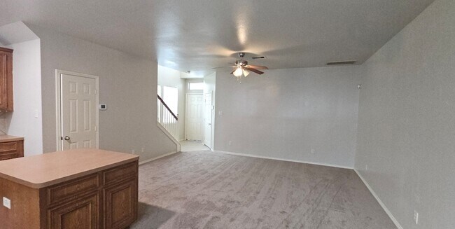 Foto del edificio - 706 Woodport Ln