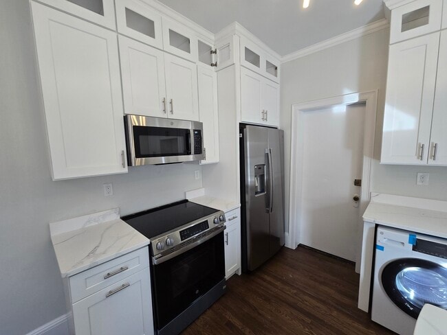 Building Photo - 354 Tappan St