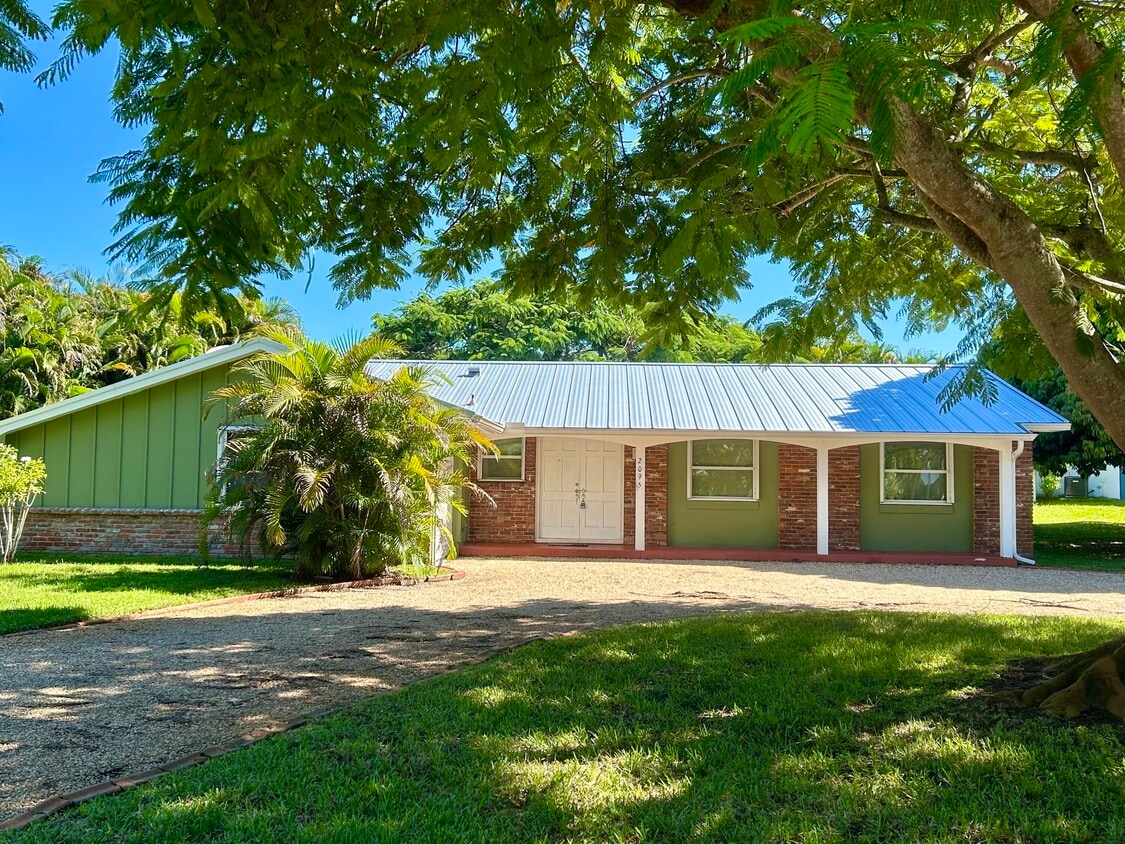 Foto principal - 2095 NW Fork Rd