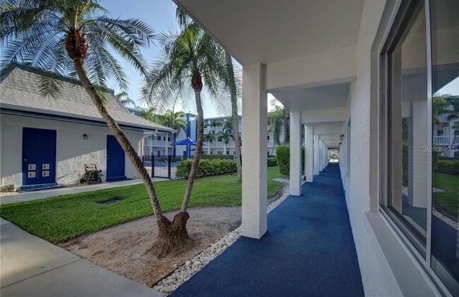 Building Photo - 350 79th Ave N