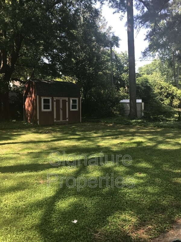 Building Photo - 2421 Wedgewood Ave