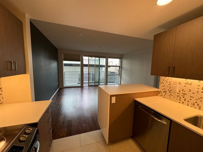Foto del edificio - 3100 6th Ave
