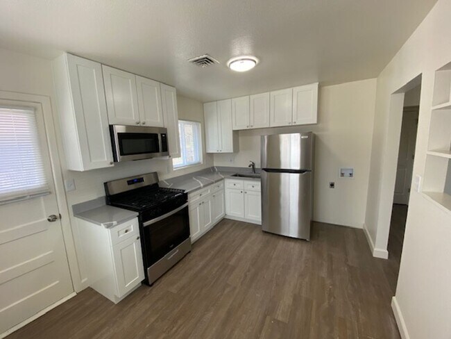 Foto del edificio - Remodeled Ranch Duplex