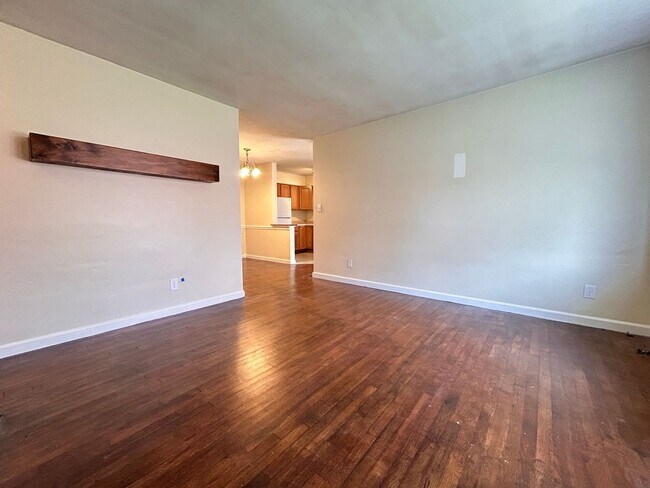 Foto del edificio - 3549 Seay Ave