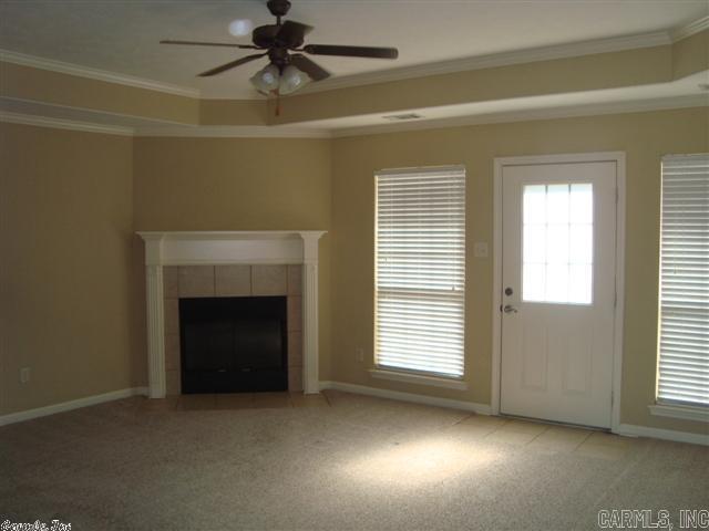 Foto del edificio - 25 Willow Lake Dr