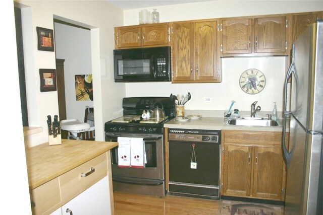 Building Photo - 1843 Fox Run Dr
