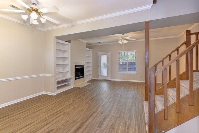 Foto del edificio - Convenient Coventry Townhome