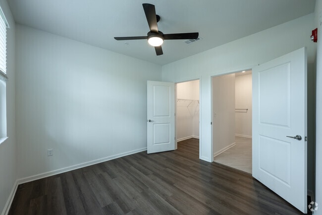 3BR, 2BA - 1,064SF - Primary Bedroom - Fox Pointe