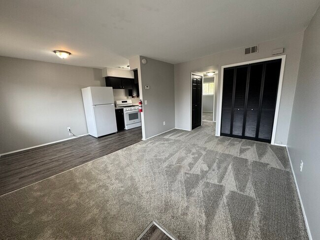 Building Photo - 4431 Oakwood