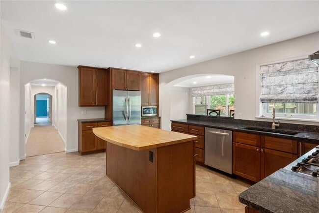 Building Photo - 101 Graybridge Rd