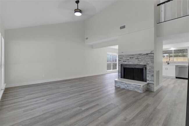 Foto del edificio - 18010 Santolina Ln