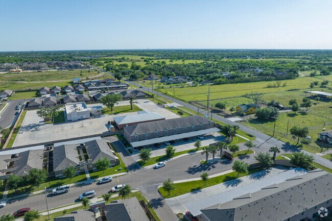 Context - 2502 E Franklin Ave