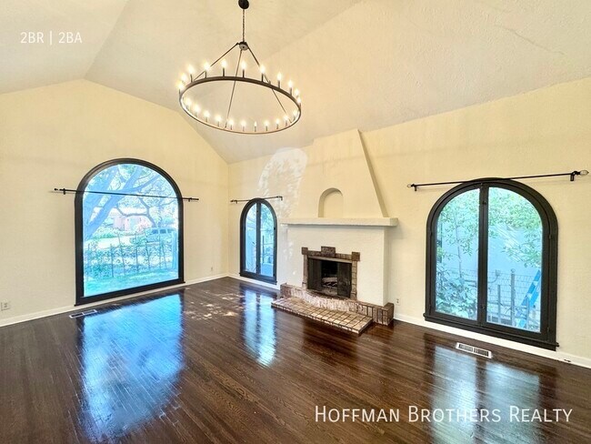 Foto del edificio - 350 N Crescent Heights Blvd