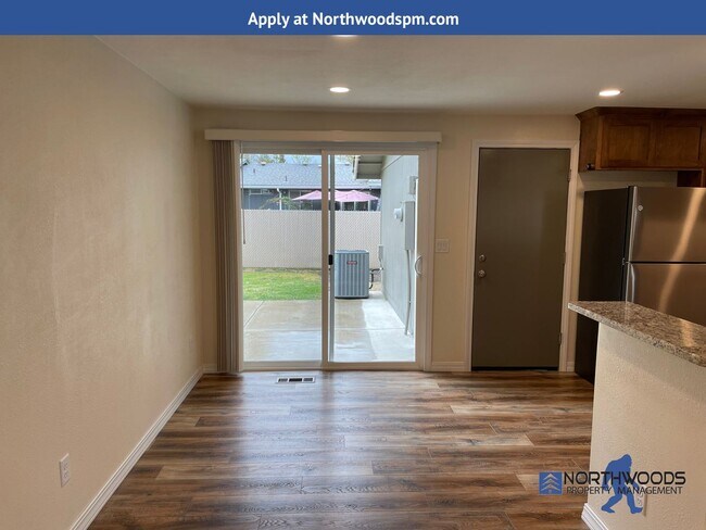 Foto del edificio - Gorgeous Newly Update 3 Bedroom 2 Bath Home in Friendly Central Point