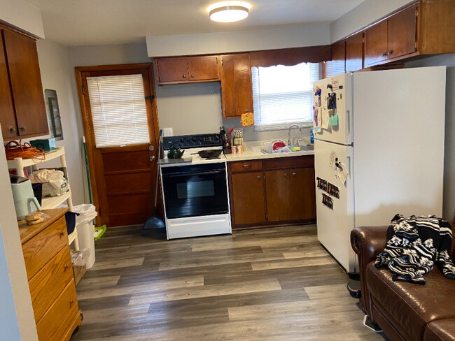 Building Photo - 328 N Madison St