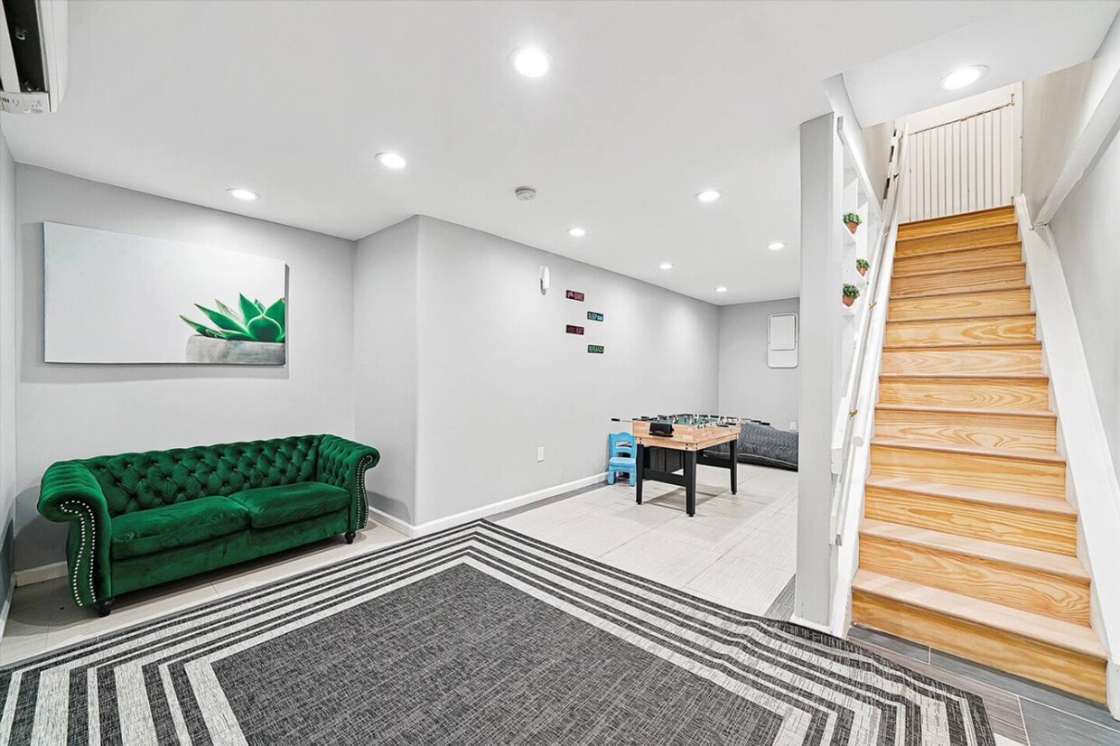 Primary Photo - 37 Roosevelt Ave