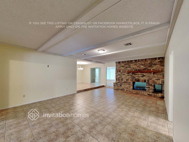 Building Photo - 322 W Hornbeam Dr