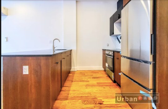 Foto del edificio - 1076 Rogers Ave