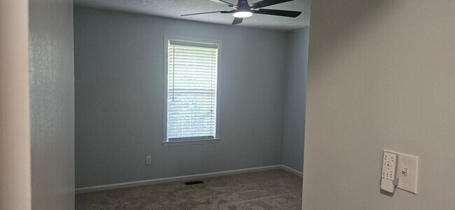 Building Photo - 1075 Pleasantview Cir