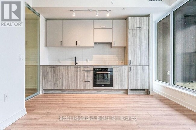 Building Photo - 1 Quarrington Ln