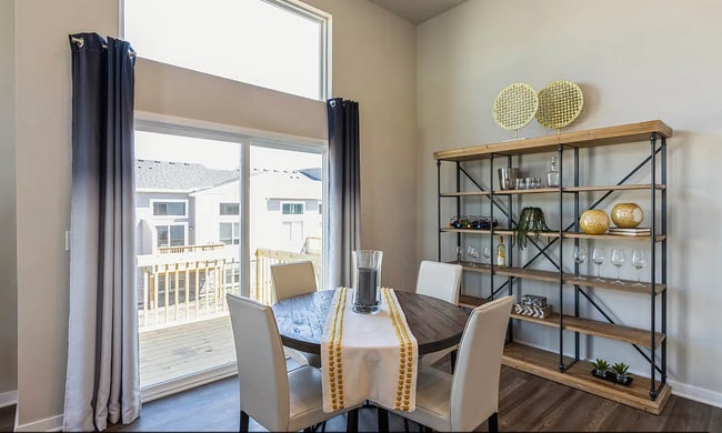 Building Photo - 879 NE Traverse Dr