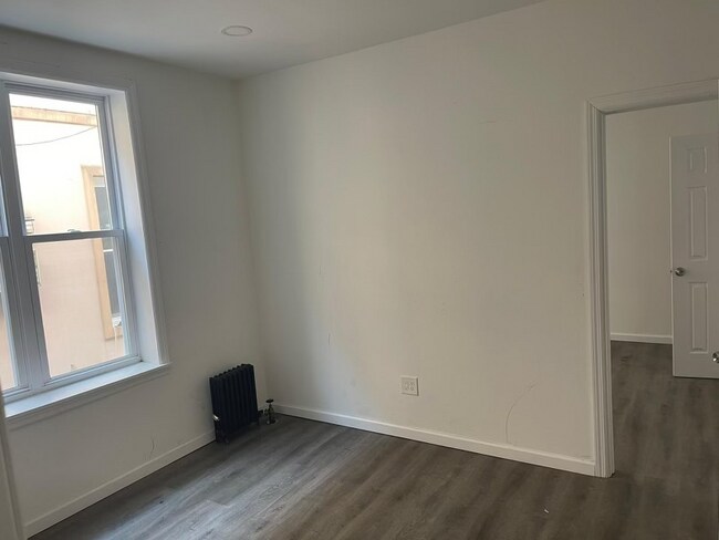 Foto del edificio - 2178 E 8th St