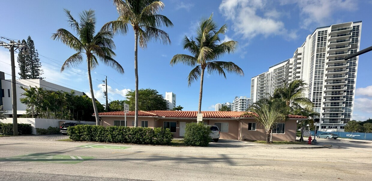 Building Photo - 2928 N. Ocean Blvd
