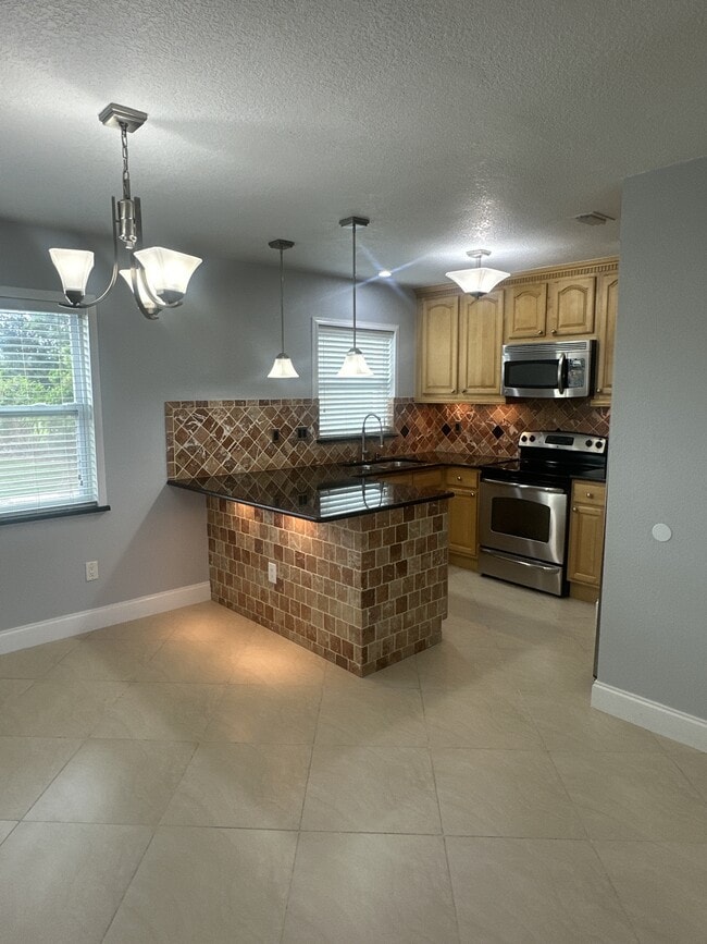 Photo - 7210 N Manhattan Ave Apartment