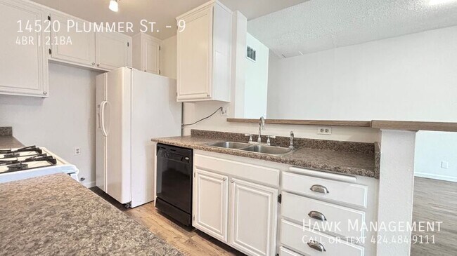 Foto del edificio - 14520 Plummer St