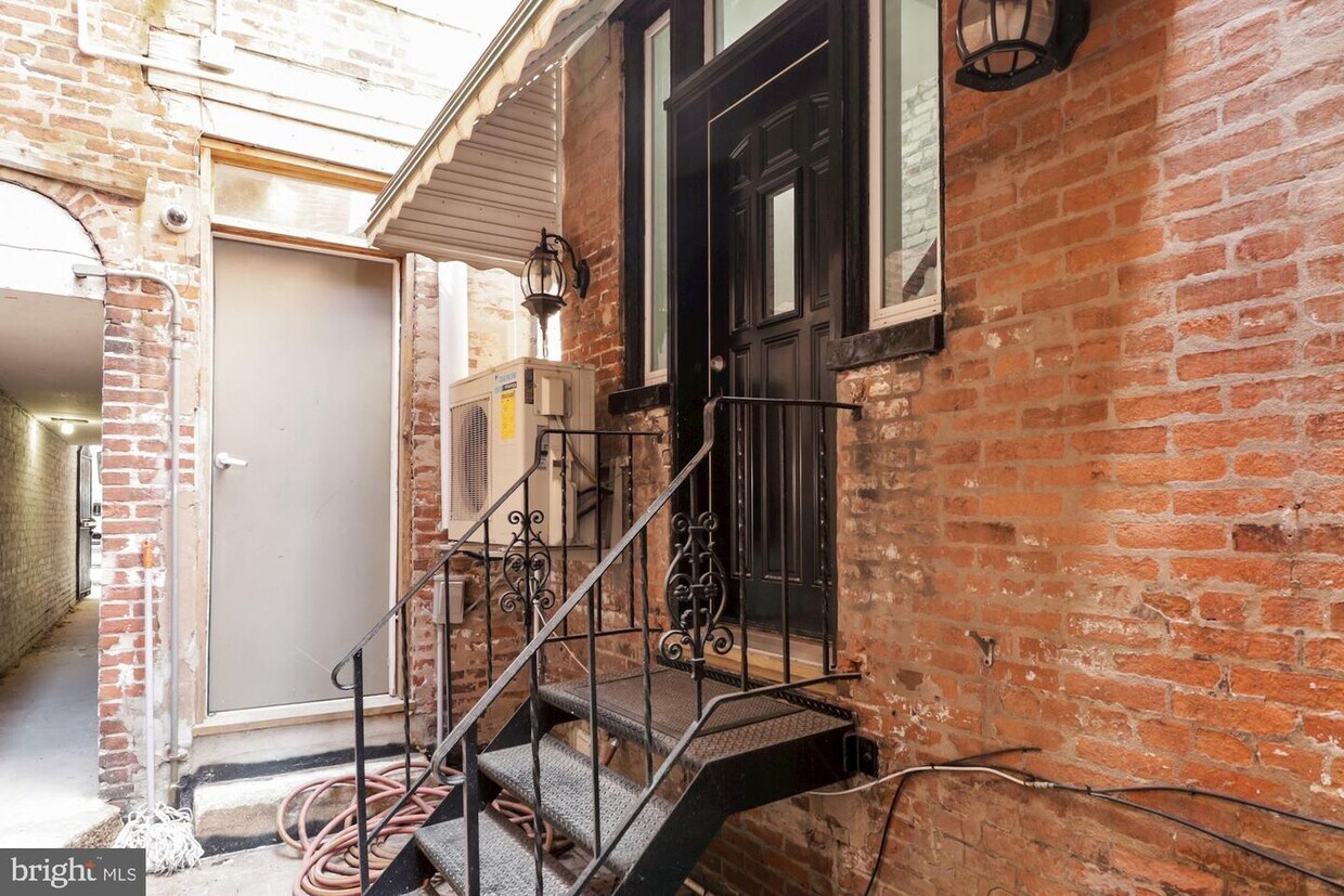 857 N Howard St Unit 1R, Baltimore, MD 21201 Room for Rent in