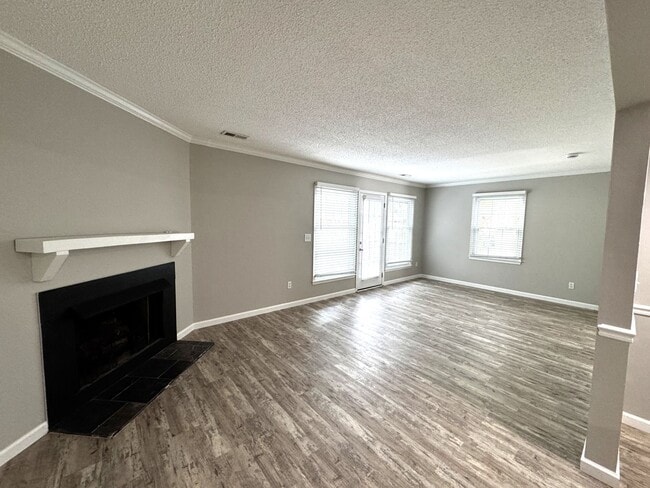 Building Photo - 3995 Valley Ct