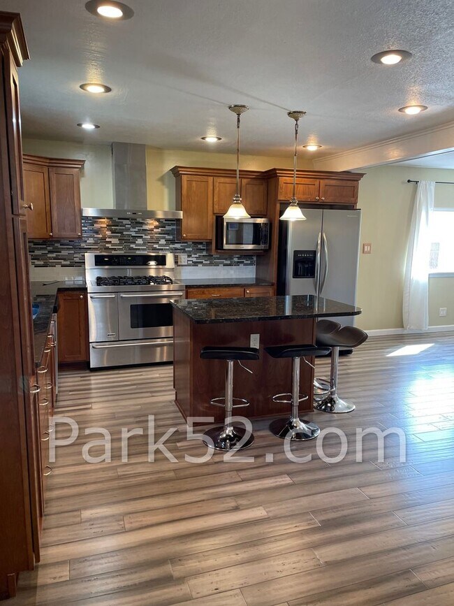 Foto del edificio - 4 Bedroom Single Family Home