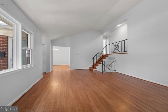 Building Photo - 9012 Vernon View Dr