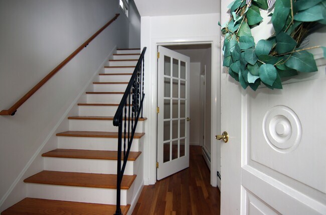 Foyer - 111 Halstead Ave