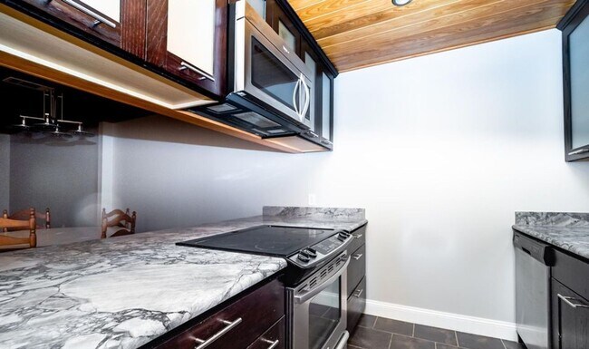 Foto del edificio - Beautifully Remodeled Condo on Deerfield G...