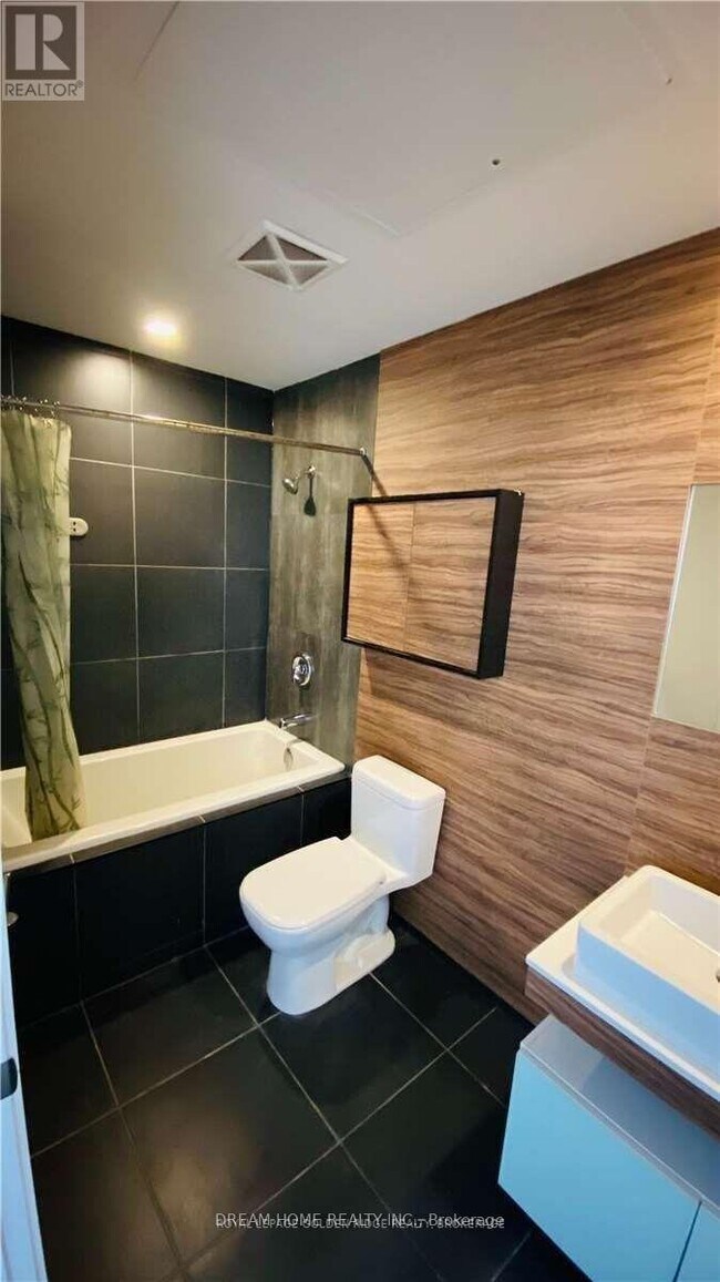 Building Photo - 75 St Nicholas St