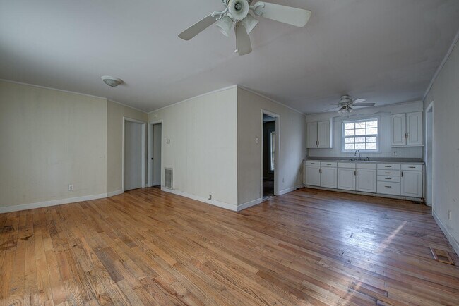 Building Photo - 111 Pindal Cir
