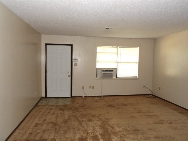 Building Photo - 123 NE Cimarron Trail