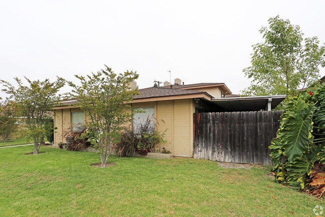 Foto del edificio - 13262 Fletcher St