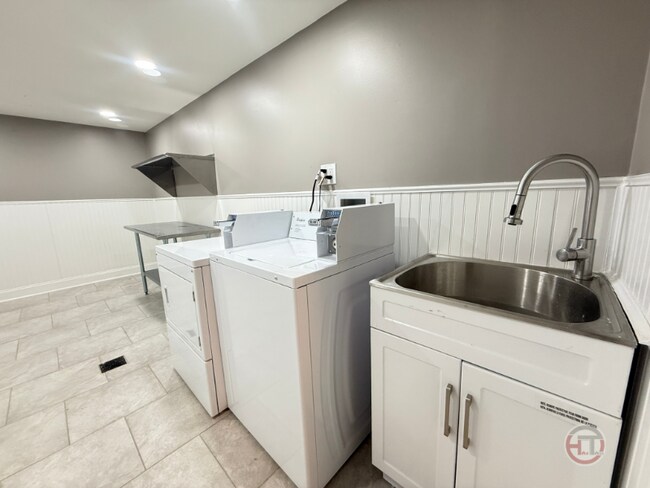 Foto del edificio - 1952 Ellis Ave